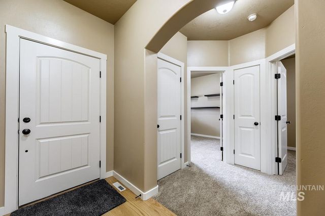 2512 N Tweedbrook Avenue, Meridian, ID 83646