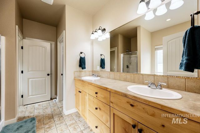 2512 N Tweedbrook Avenue, Meridian, ID 83646