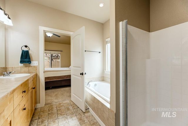 2512 N Tweedbrook Avenue, Meridian, ID 83646