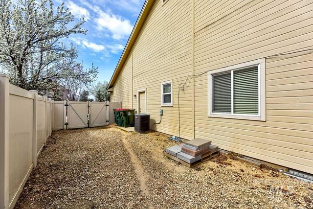 2512 N Tweedbrook Avenue, Meridian, ID 83646