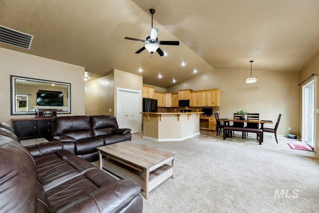 2512 N Tweedbrook Avenue, Meridian, ID 83646