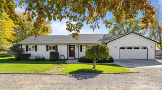 334 Tuttle Ln, Burbank, WA 99323