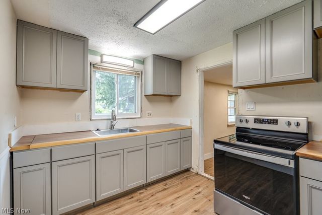 1064 Orchard Avenue, Aurora, OH 44202