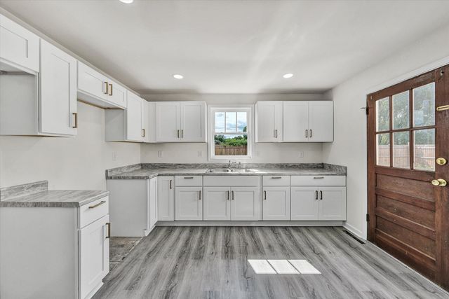 1127 Highland RD, Salem, VA 24153