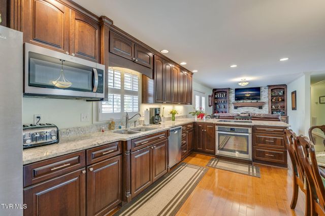 208 Bonita Drive, Johnson City, TN 37604