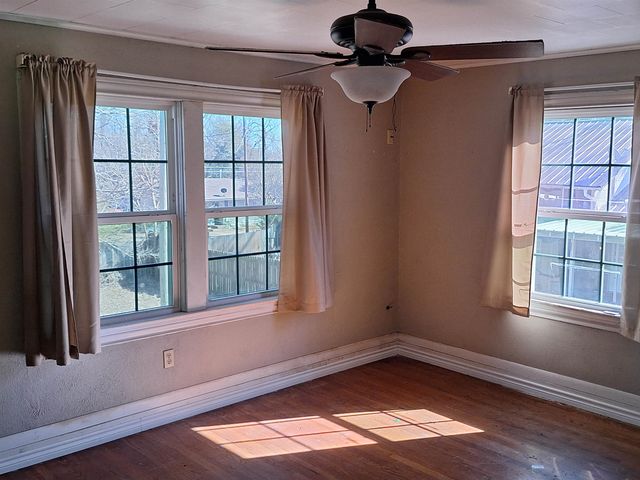 921 N Montgomery St, Gilmer, TX 75644