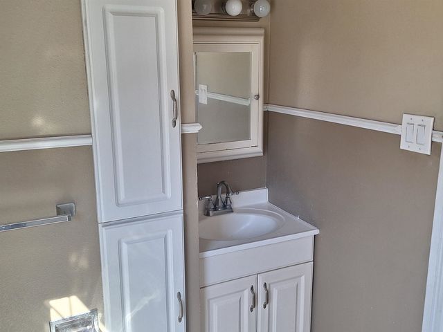 921 N Montgomery St, Gilmer, TX 75644