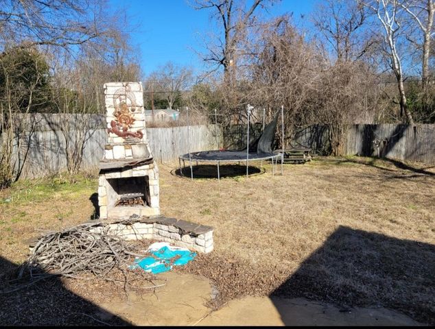 921 N Montgomery St, Gilmer, TX 75644