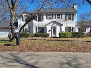 921 N Montgomery St, Gilmer, TX 75644