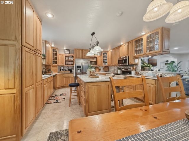 1099 PARKVIEW Dr, Brookings, OR 97415