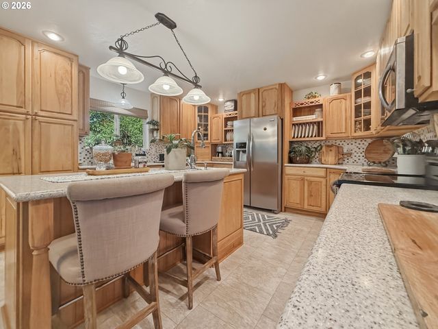 1099 PARKVIEW Dr, Brookings, OR 97415