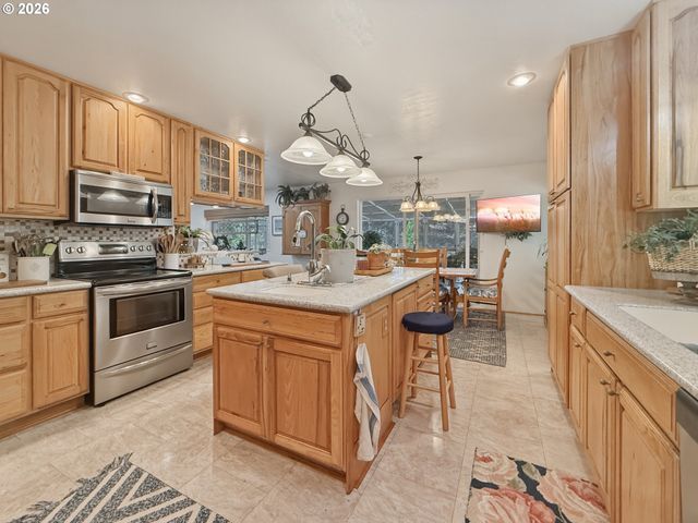 1099 PARKVIEW Dr, Brookings, OR 97415