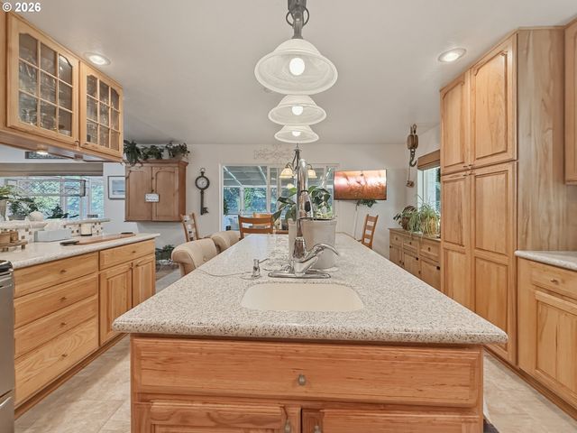 1099 PARKVIEW Dr, Brookings, OR 97415