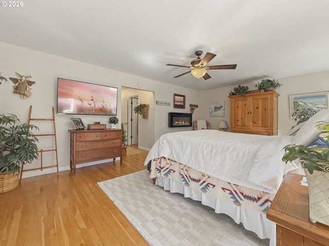 1099 PARKVIEW Dr, Brookings, OR 97415