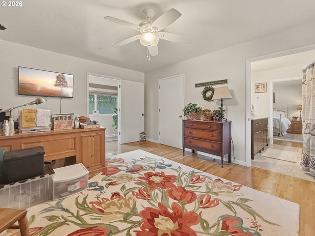 1099 PARKVIEW Dr, Brookings, OR 97415