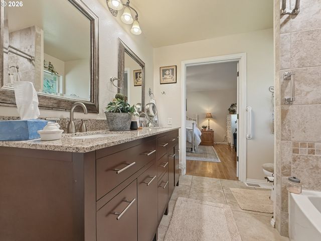 1099 PARKVIEW Dr, Brookings, OR 97415