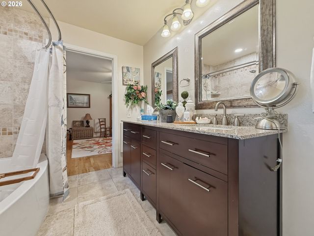 1099 PARKVIEW Dr, Brookings, OR 97415