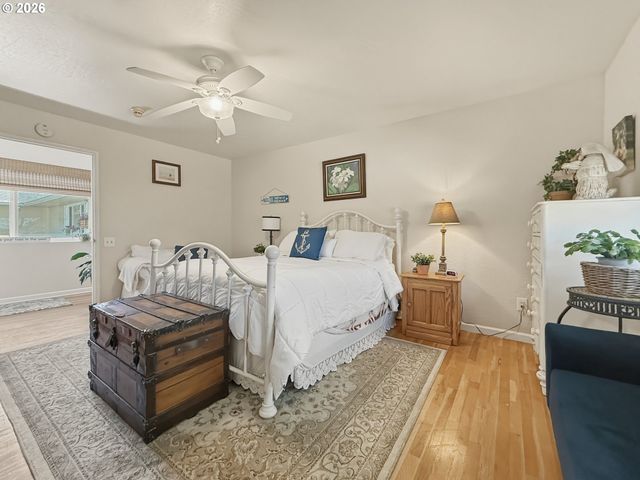 1099 PARKVIEW Dr, Brookings, OR 97415