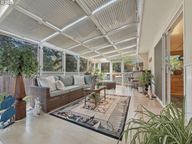 1099 PARKVIEW Dr, Brookings, OR 97415