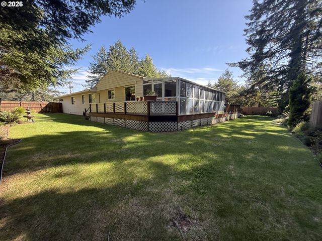 1099 PARKVIEW Dr, Brookings, OR 97415