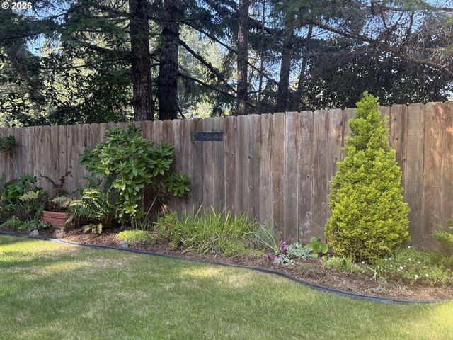 1099 PARKVIEW Dr, Brookings, OR 97415