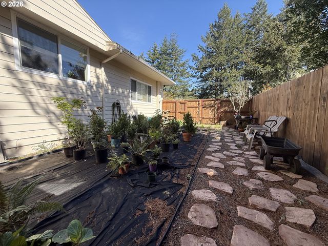 1099 PARKVIEW Dr, Brookings, OR 97415