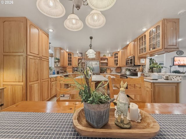 1099 PARKVIEW Dr, Brookings, OR 97415