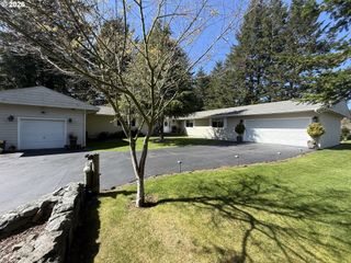 1099 PARKVIEW Dr, Brookings, OR 97415