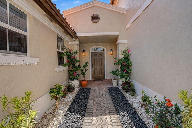 14231 NW 83rd Ave, Miami Lakes, FL 33016