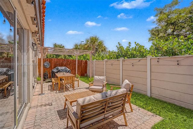 14231 NW 83rd Ave, Miami Lakes, FL 33016