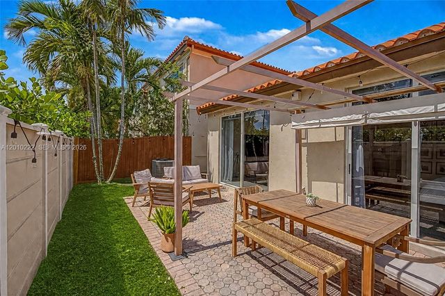 14231 NW 83rd Ave, Miami Lakes, FL 33016