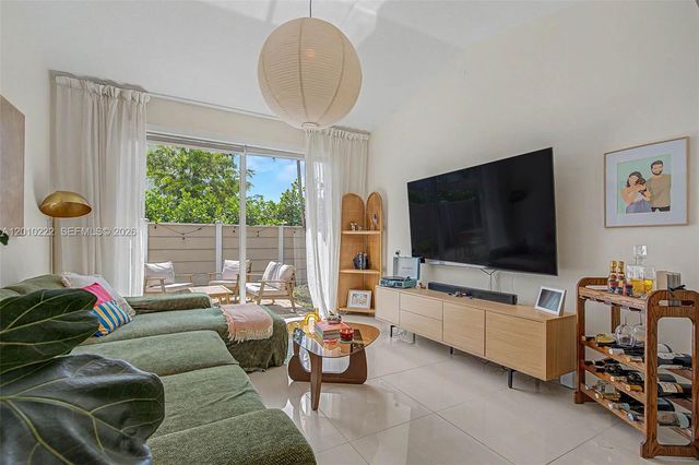 14231 NW 83rd Ave, Miami Lakes, FL 33016