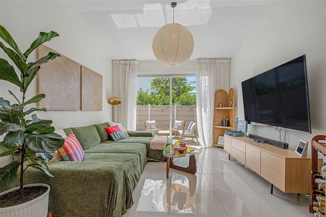 14231 NW 83rd Ave, Miami Lakes, FL 33016