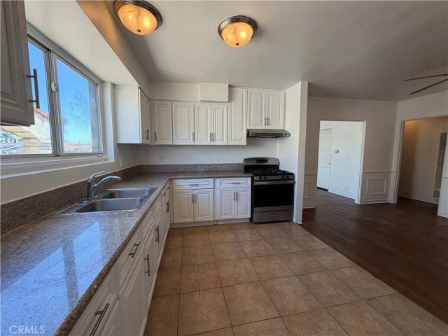 9471 La Salle Avenue, Los Angeles, CA 90047