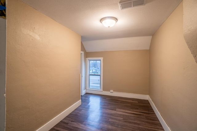 1927 W 1st Street, Cedar Falls, IA 50613