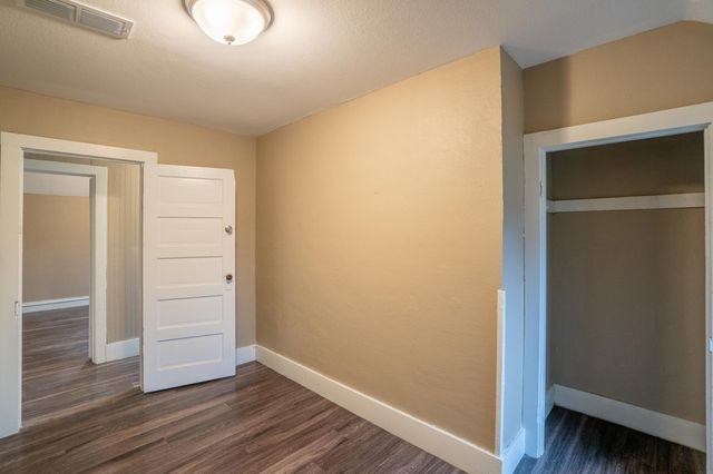 1927 W 1st Street, Cedar Falls, IA 50613