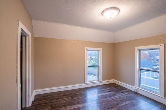 1927 W 1st Street, Cedar Falls, IA 50613