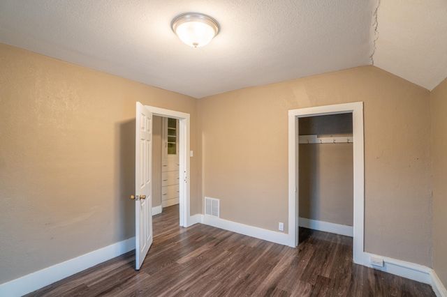 1927 W 1st Street, Cedar Falls, IA 50613