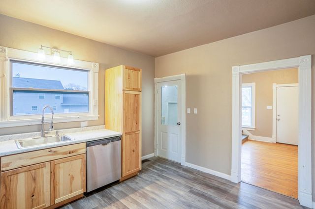 1927 W 1st Street, Cedar Falls, IA 50613