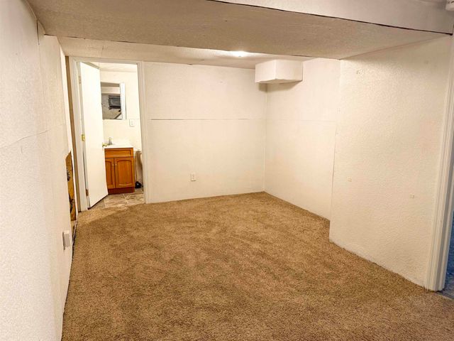 1927 W 1st Street, Cedar Falls, IA 50613