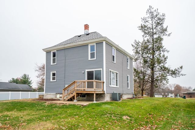 1927 W 1st Street, Cedar Falls, IA 50613