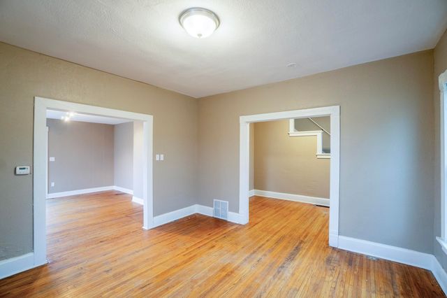 1927 W 1st Street, Cedar Falls, IA 50613