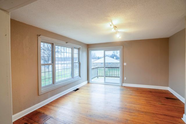 1927 W 1st Street, Cedar Falls, IA 50613