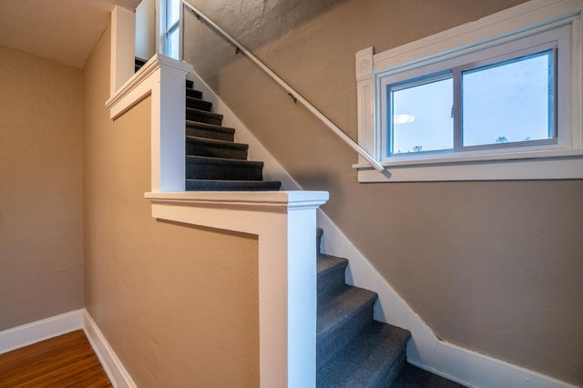 1927 W 1st Street, Cedar Falls, IA 50613