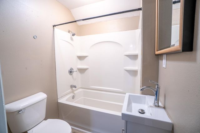 1927 W 1st Street, Cedar Falls, IA 50613