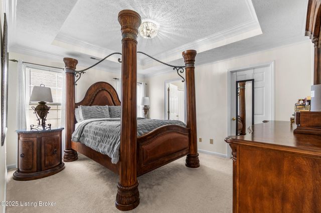 5214 Plume Dr, Louisville, KY 40258