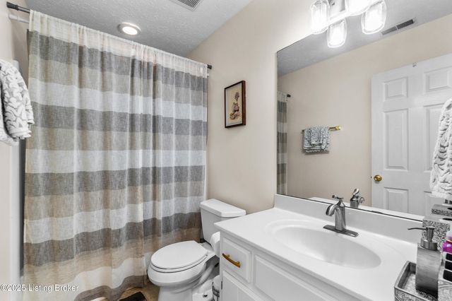 5214 Plume Dr, Louisville, KY 40258