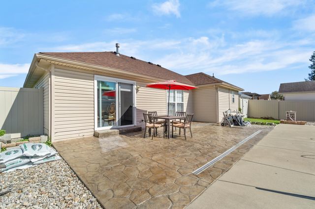 5214 Plume Dr, Louisville, KY 40258