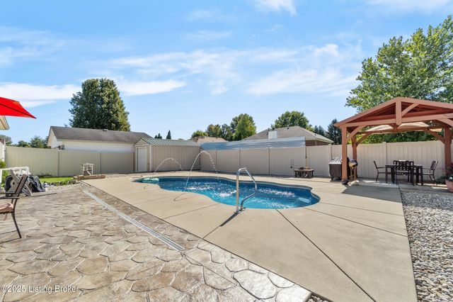 5214 Plume Dr, Louisville, KY 40258