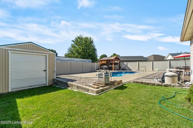 5214 Plume Dr, Louisville, KY 40258